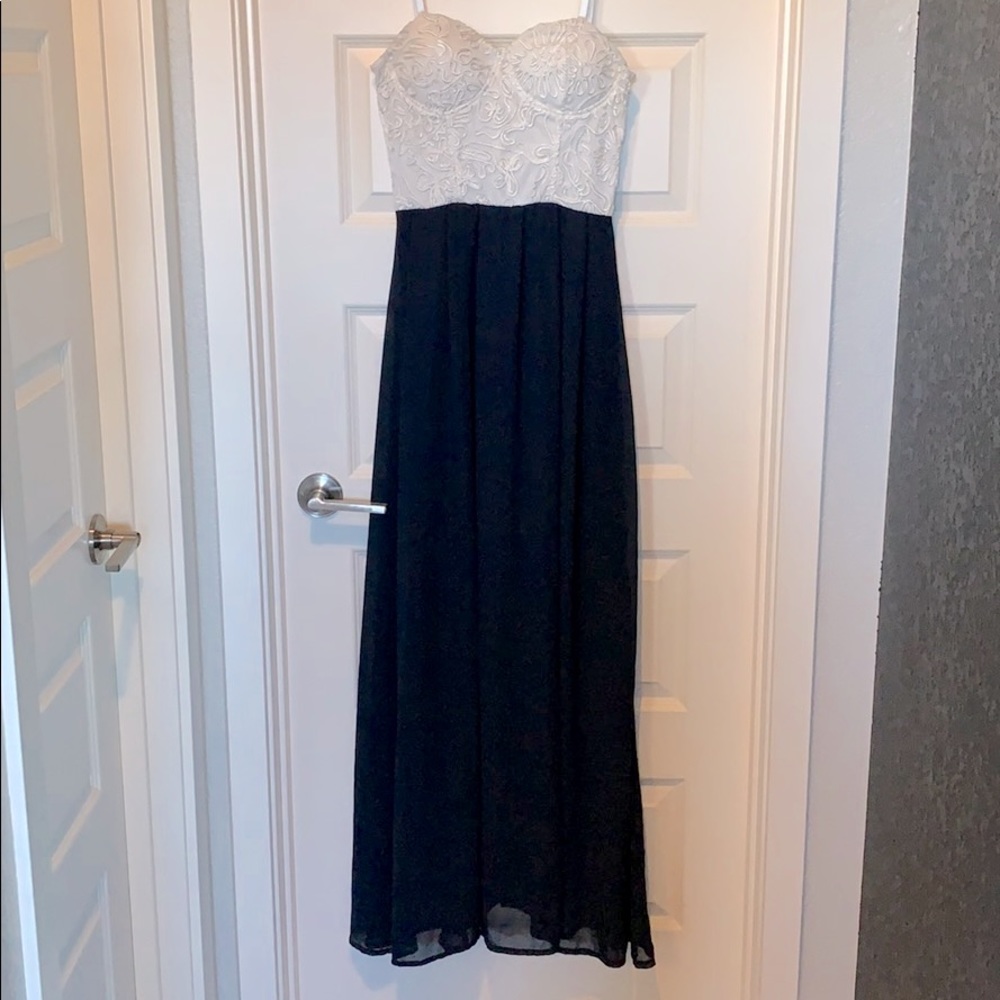 Flowy a-frame dress with bustier style top